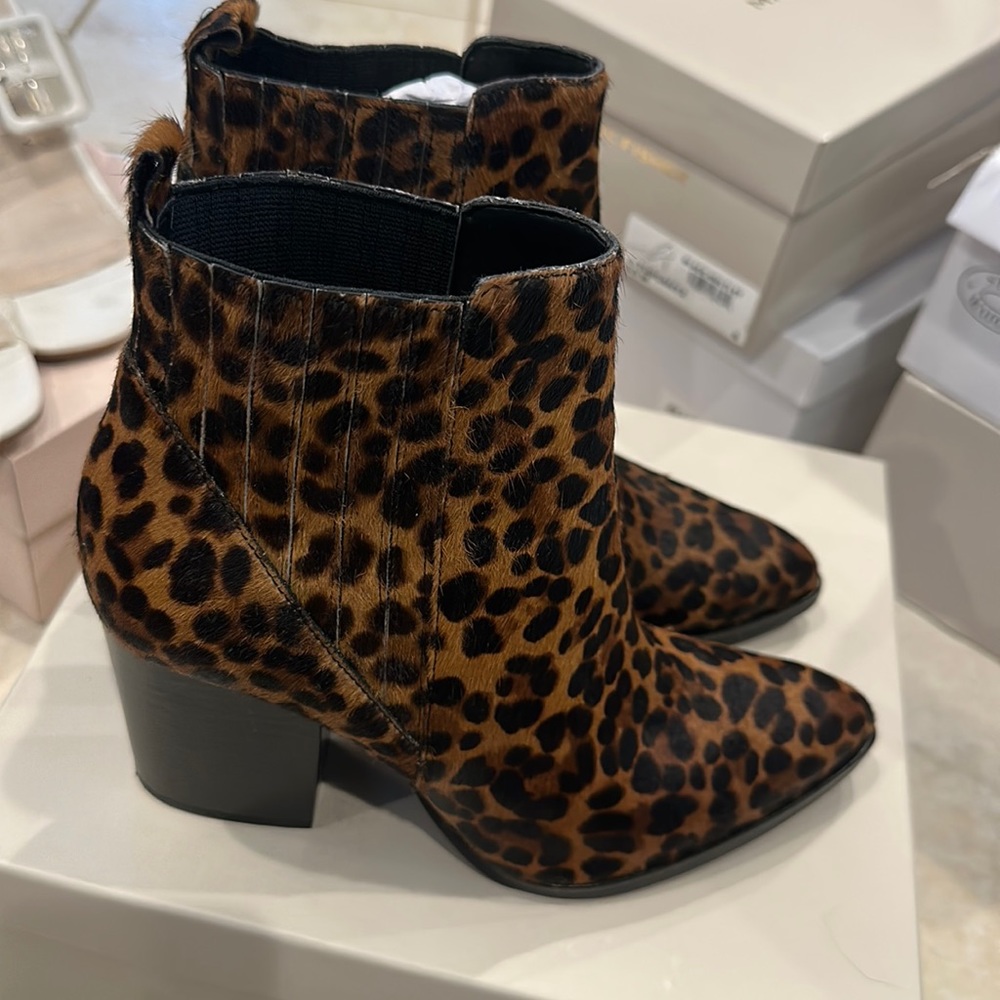 Marc fisher labalt leopard pony booties